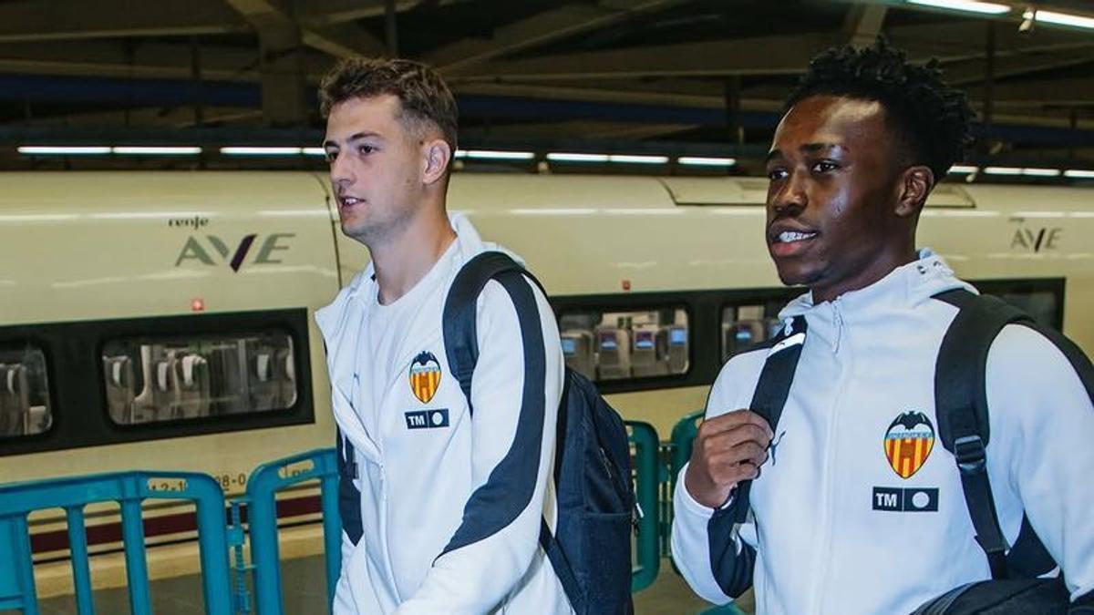 David Otorbi, en un partido con el primer equipo del Valencia CF