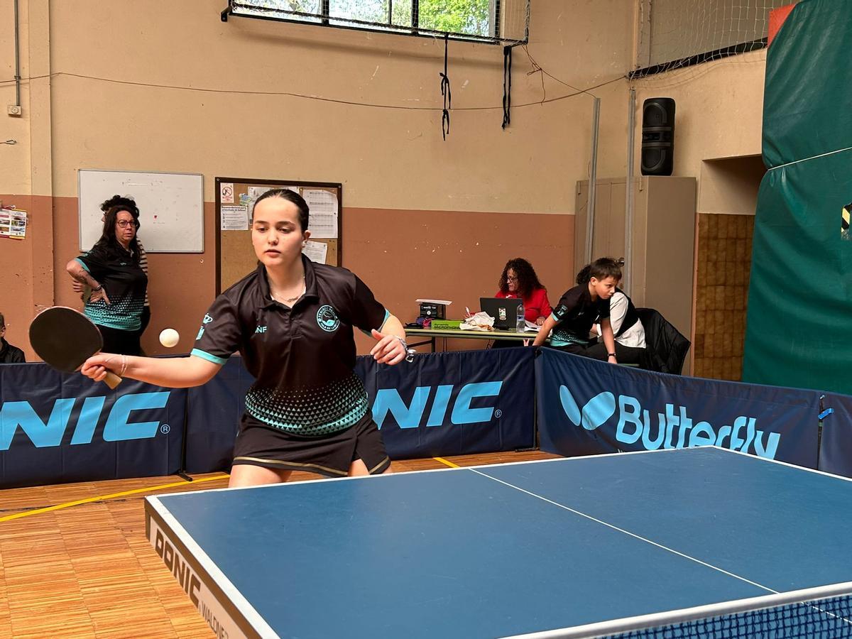 María Verdasco durante el calentamiento.