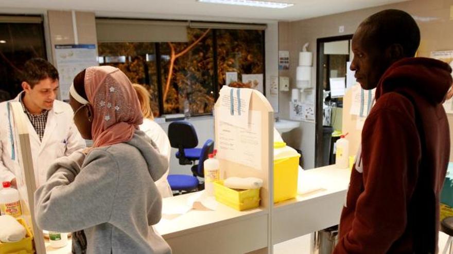 Atencion de inmigrantes en un centro de salud de Valencia. Foto: E. Ripoll