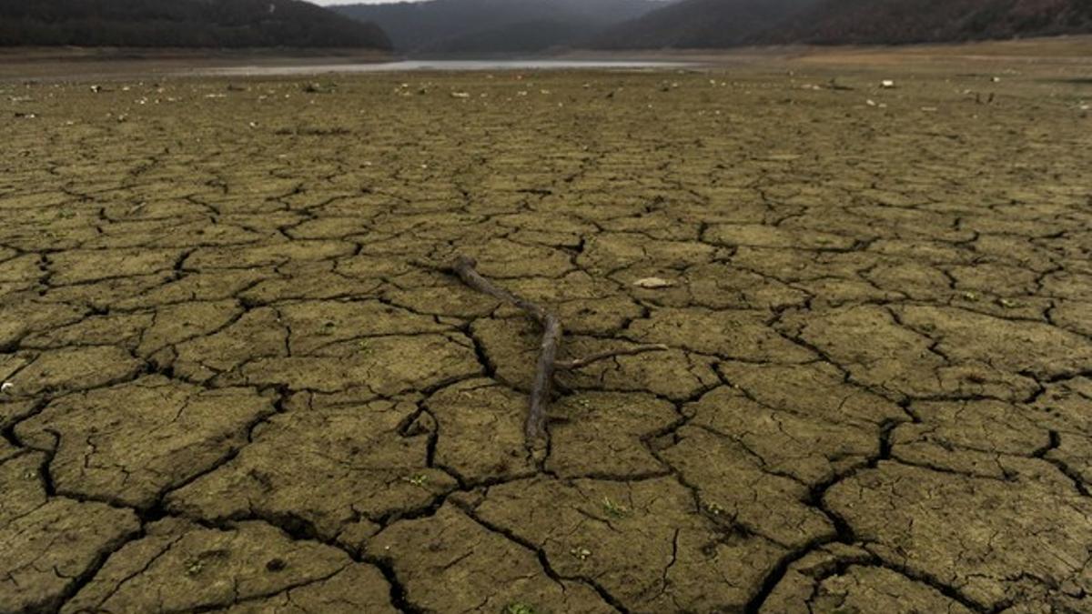 El lago Badovc, que suministra agua potable a Pristina, capital de Kosovo, el pasado enero.