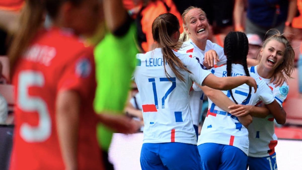 Países Bajos celebra uno de los tantos decisivos