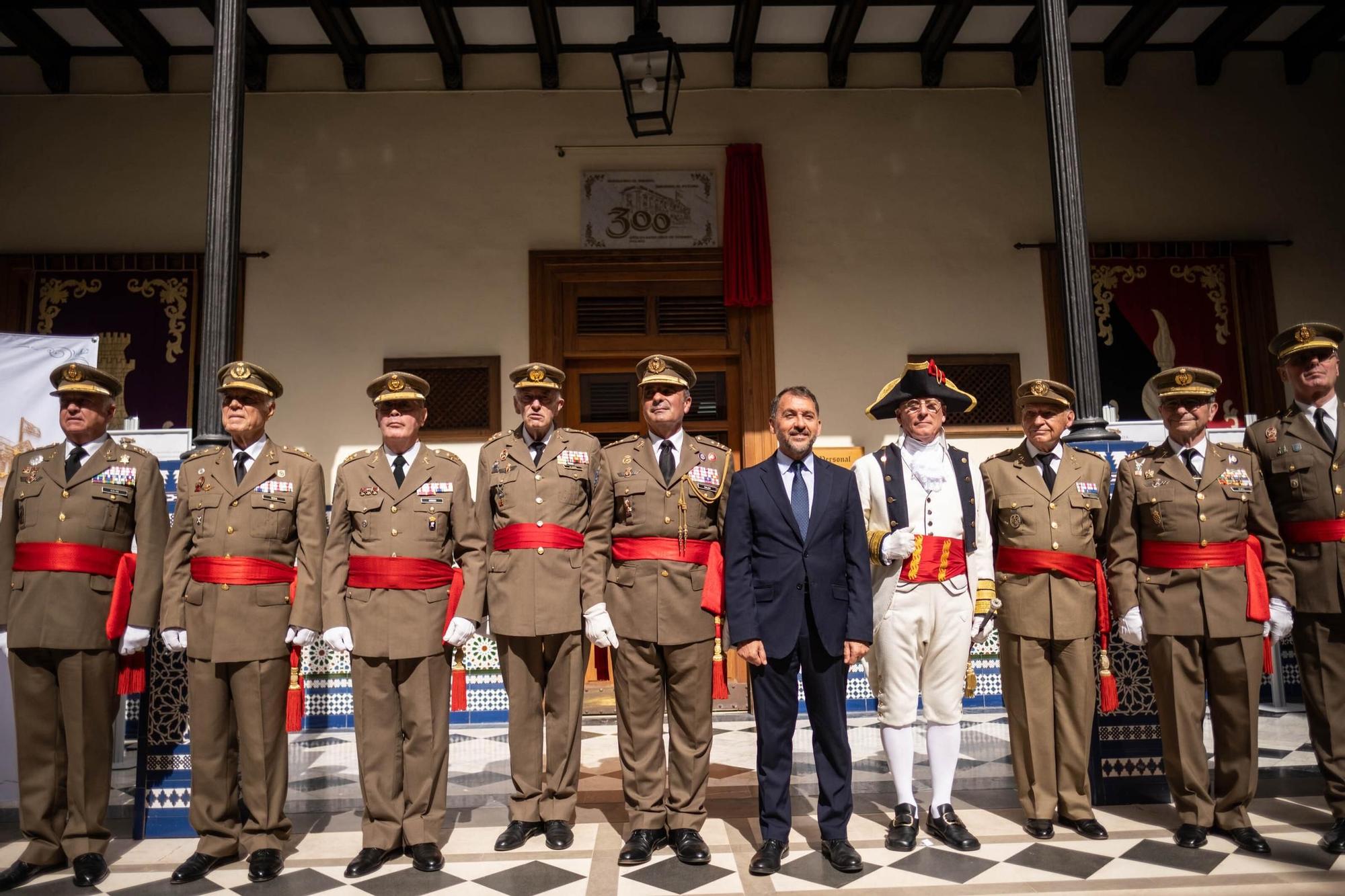 Solemne izado de la bandera por el 300 aniversario de la Capitanía General de Canarias