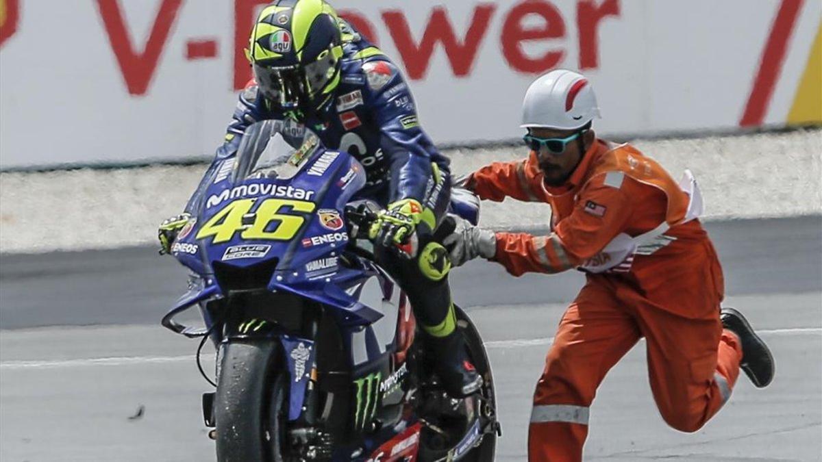 Rossi vuelve a pista tras su caída en Sepang