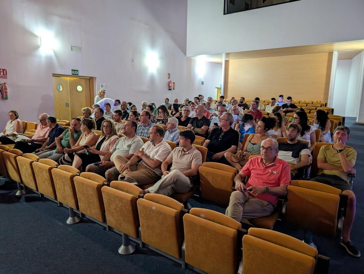 Una asamblea del Consorcio de Residuos en Xàtiva, el pasado verano.