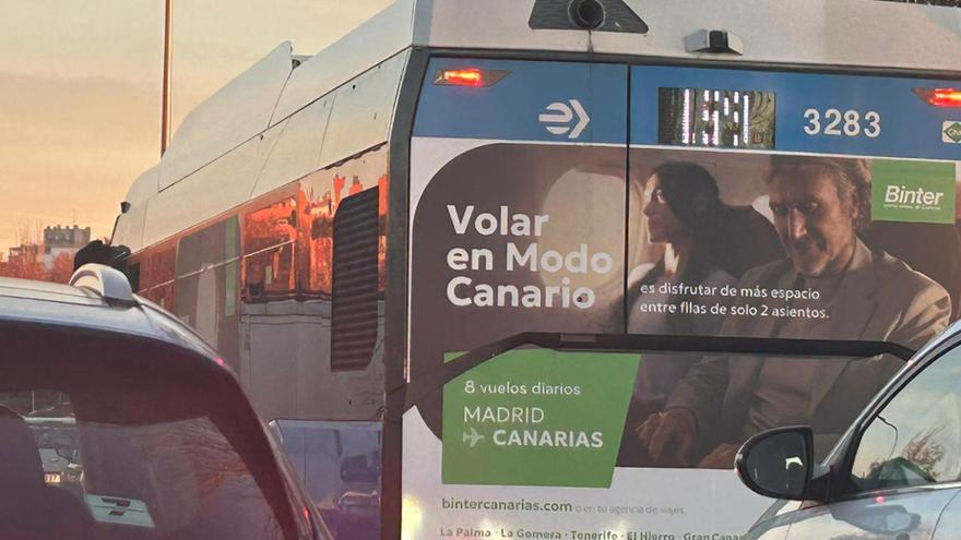 &#039;Viaja en modo canario&#039;: Binter ya se publicita en las guaguas de Madrid