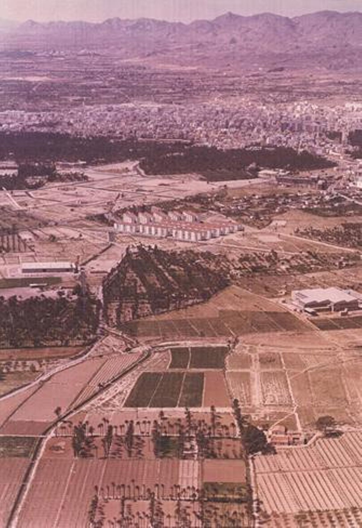 El barri en relació a la ciutat cap al 1965.
