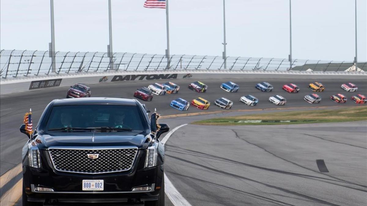 La limusina del presidente Trump en el circuito de Daytona.