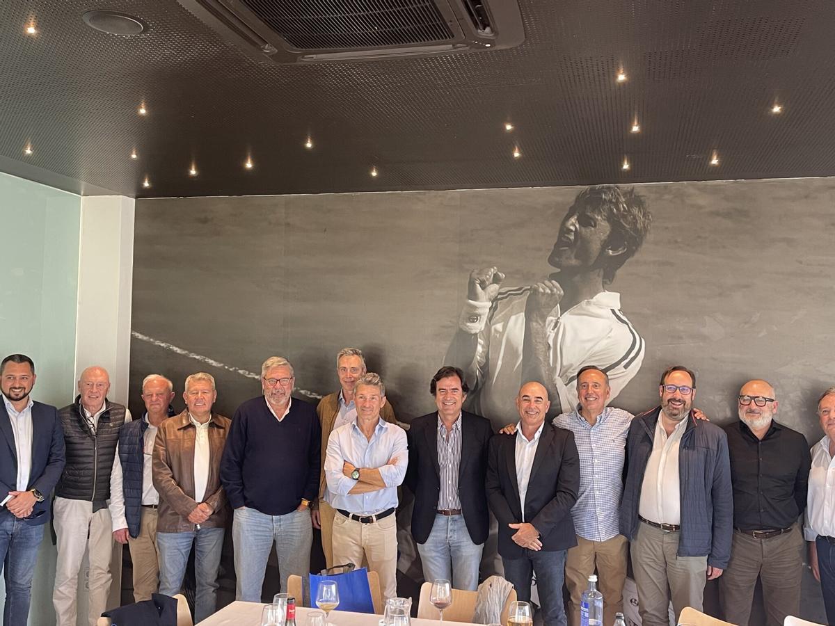 Las directivas de Real Club de Regatas y Montemar, durante el encuentro del viernes
