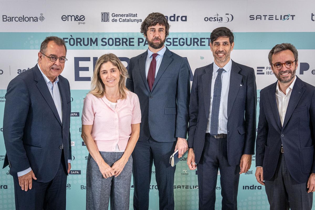 Albert Sáez, director de El Periódico y director general de contenidos de Prensa Ibérica; Ainhoa Moll, directora editorial de Prensa Ibérica; Bernardo Navazo López, director y fundador de Geopolitical Insights; Gabriel Reyes Leguen, director adjunto de Geopolitical Insights; Aitor Moll, consejero delegado de Prensa Ibérica.