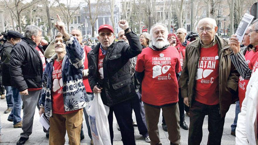 Protesta en Madrid de afectados por hepatitis C.