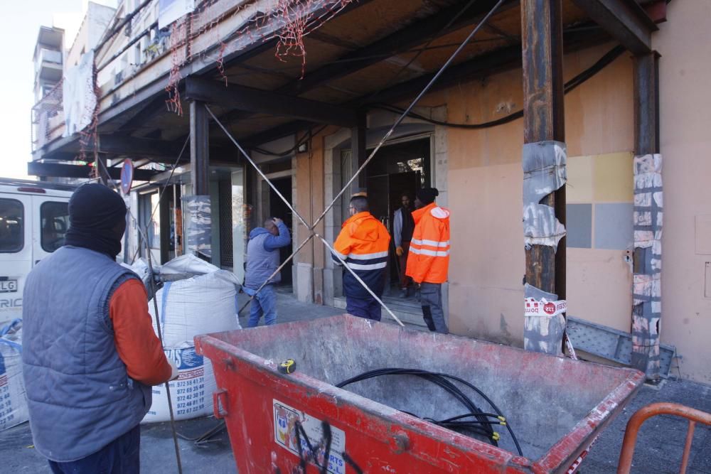 Estat en què ha quedat l'edifici incendiat del carrer del Carme de Girona