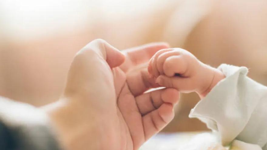 Absuelto el médico acusado por la muerte de una bebé en Lanzarote: la Justicia descarta negligencia médica