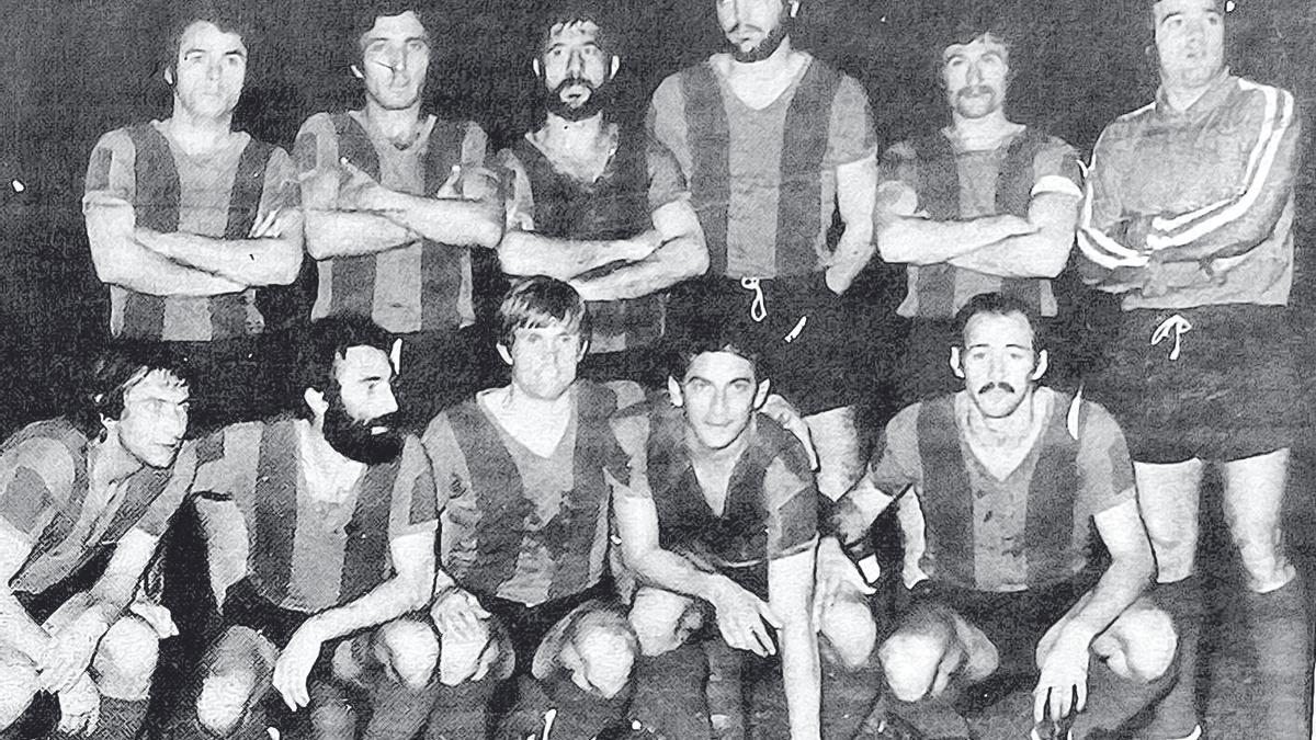 Alineación del Eldense en el partido de 1977.