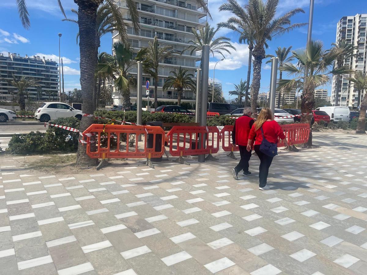 Una de las zonas en las que se está interviniendo en el paseo de la playa de San Juan, este jueves