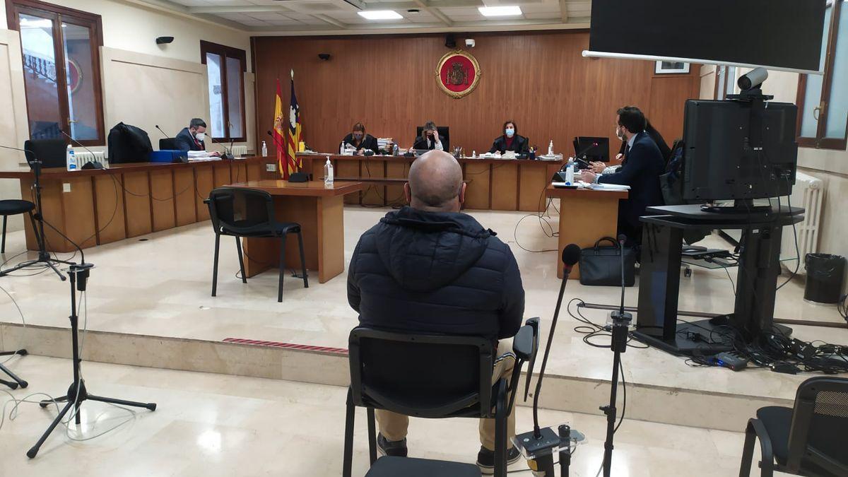 El acusado, durante el juicio celebrado hoy en la Audiencia.