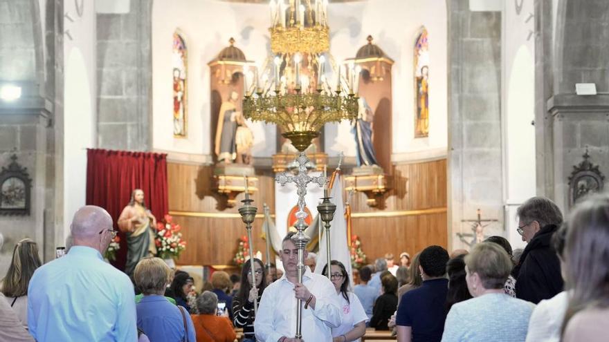 La fe se viste de flores en Deza y Tabeirós para la tradicional celebración del Corpus Christi