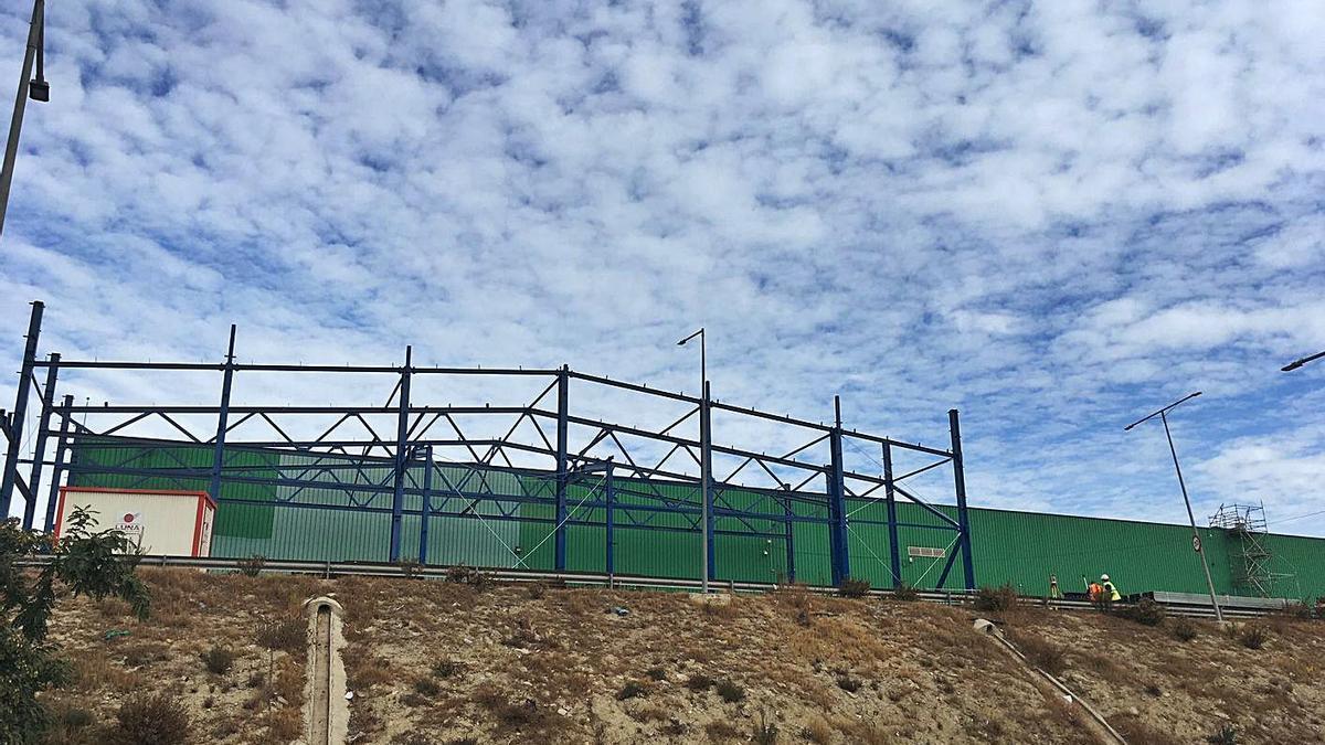 La planta de residuos de El Campello, donde van los desechos de las dos comarcas de la Marina, ha sido ampliada recientemente.