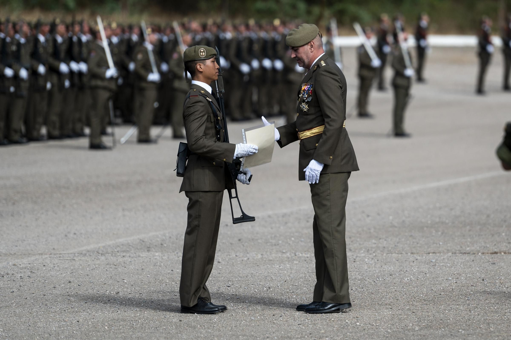EN IMÁGENES | Multitudinaria jura de bandera en Cáceres con récord de mujeres soldado