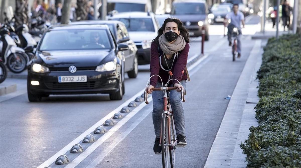 zentauroepp37568991 barcelona 06 03 2017 contaminaci n en barcelona ciclista cir180312102647