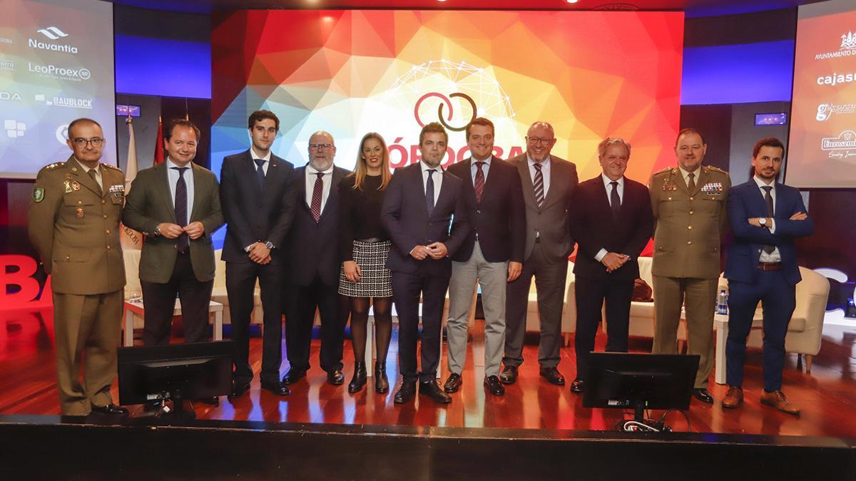 Autoridades, ayer, en el Foro Córdoba Conecta Base Logística del Ejército.