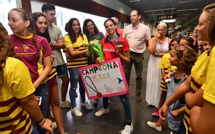 22/07/2019 TELDE.  Llegada al aeropuerto de Gran Canaria de Elena Melían, medalla en el Mundial de Sincronizada.  Fotógrafa: YAIZA SOCORRO.  | 22/07/2019 | Fotógrafo: Yaiza Socorro