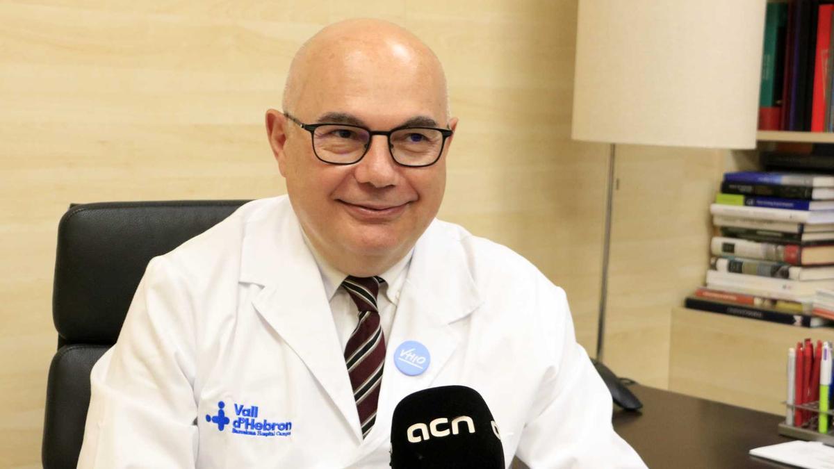 El doctor Josep Tabernero, cap del Servei d&#039;Oncologia Mèdica de Vall d&#039;Hebron i director del Vall d&#039;Hebron Institut d&#039;Oncologia (VHIO), en una entrevista amb l&#039;ACN al seu despatx de l&#039;hospital, a Barcelona