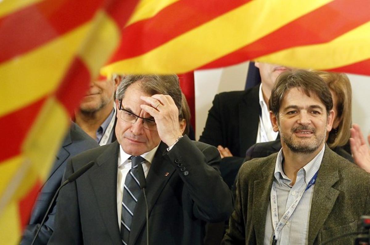 Artur Mas i Oriol Pujol, durant la nit electoral, a l’Hotel Majestic de Barcelona.