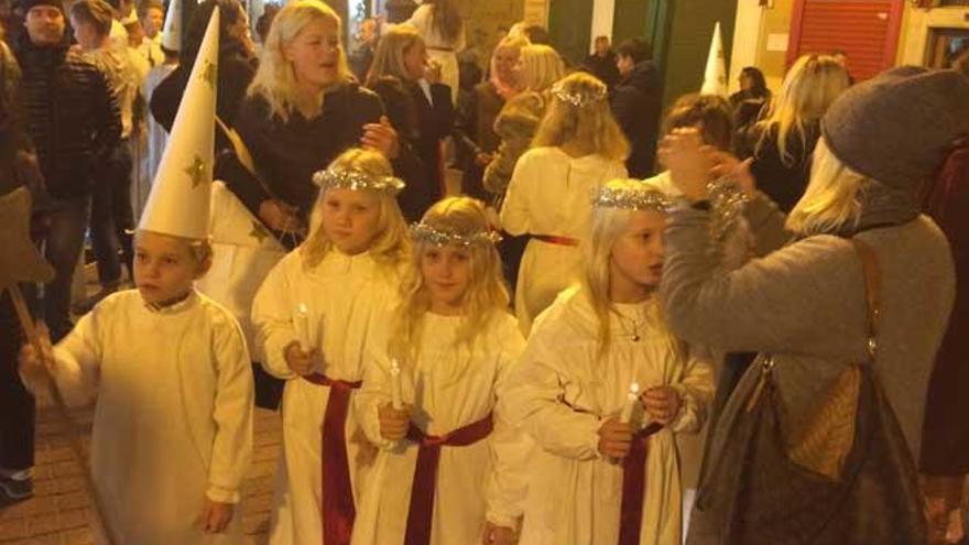 El coro sueco, preparado para cantar a Santa Lucía