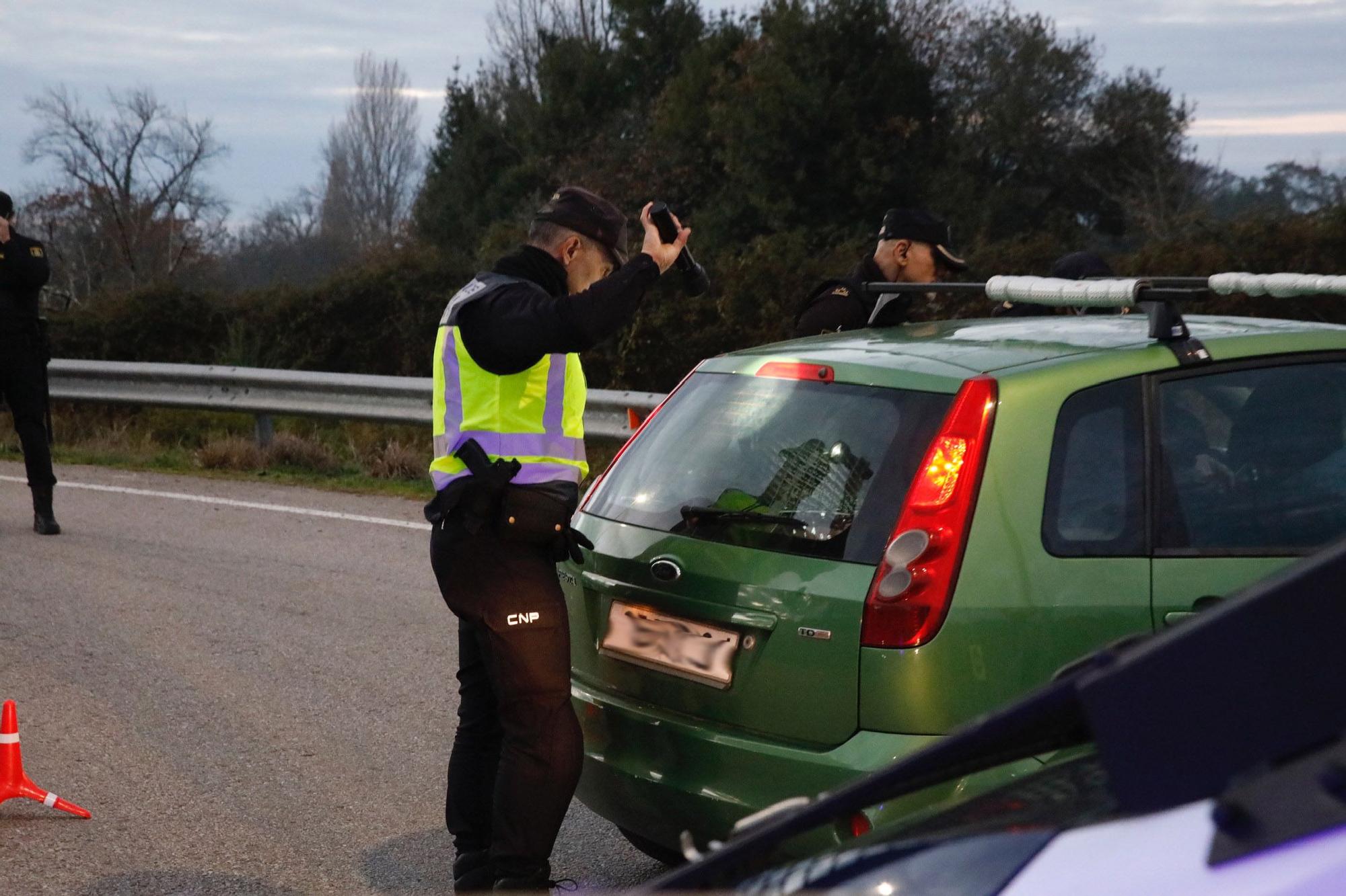 En imágenes: Control policial por la oleada de robos en Gijón