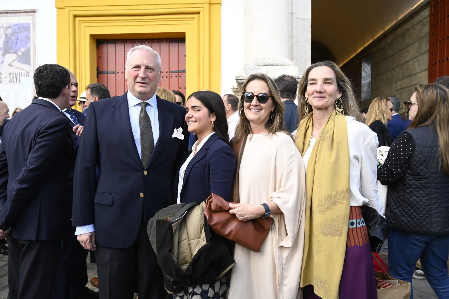 Manuel Rufino, Mari Castillo, Fefi Martín y Pelica Martín.jpeg