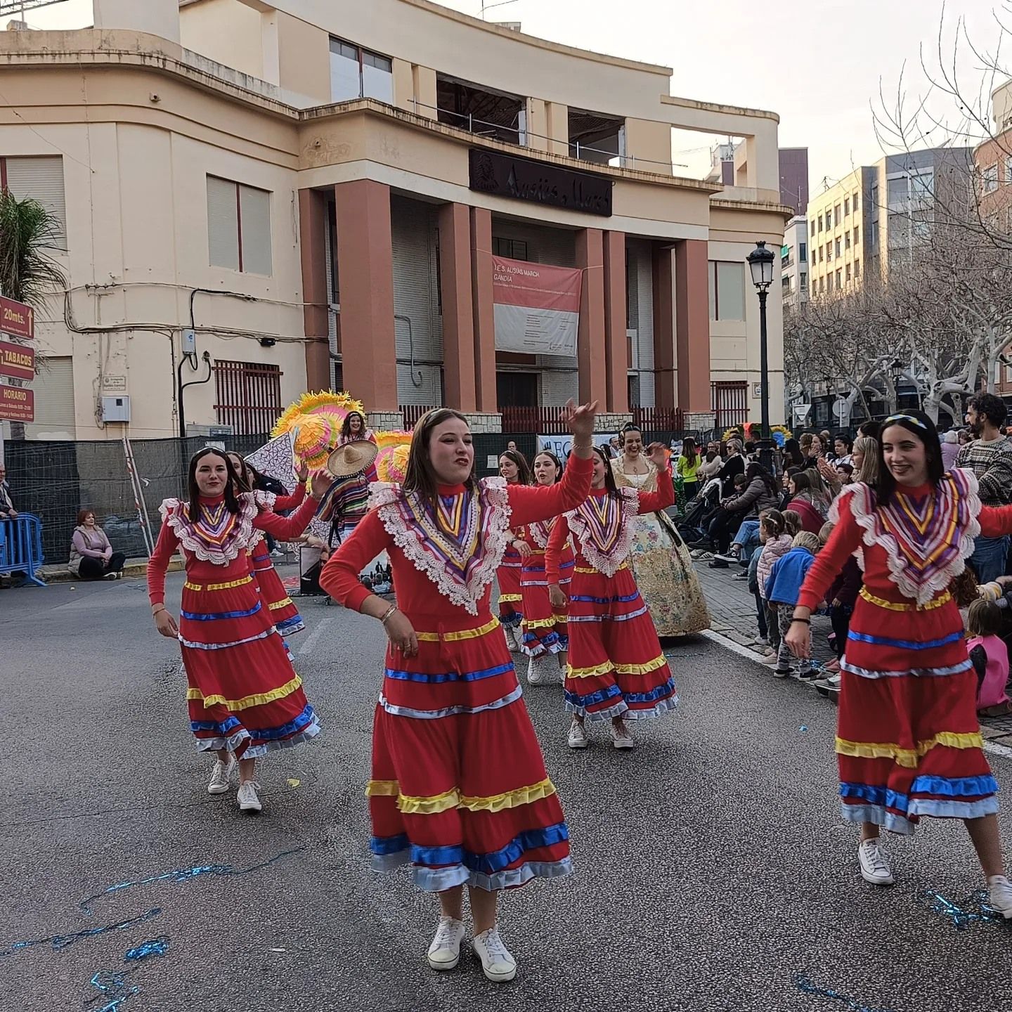 La Cavalcada de las Fallas de Gandia, en imágenes