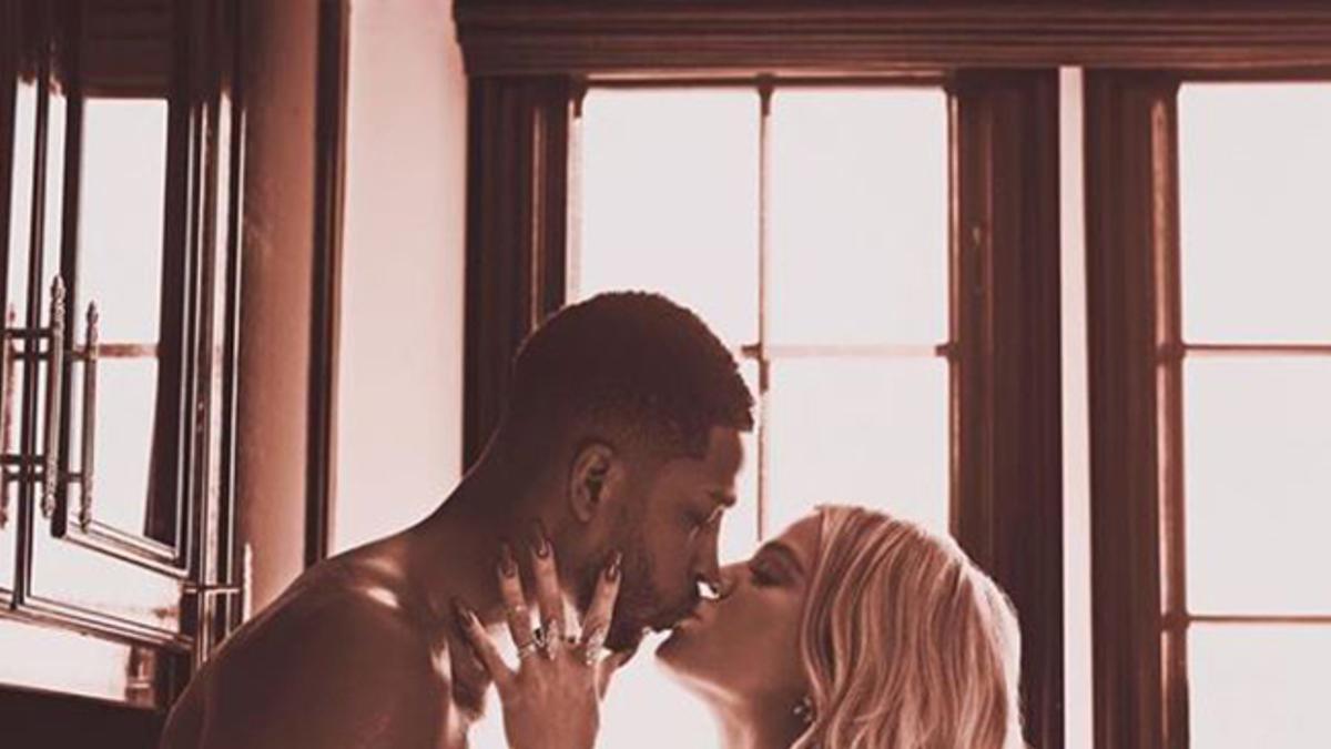 Khloe Kardashian y Tristan Thompson besándose