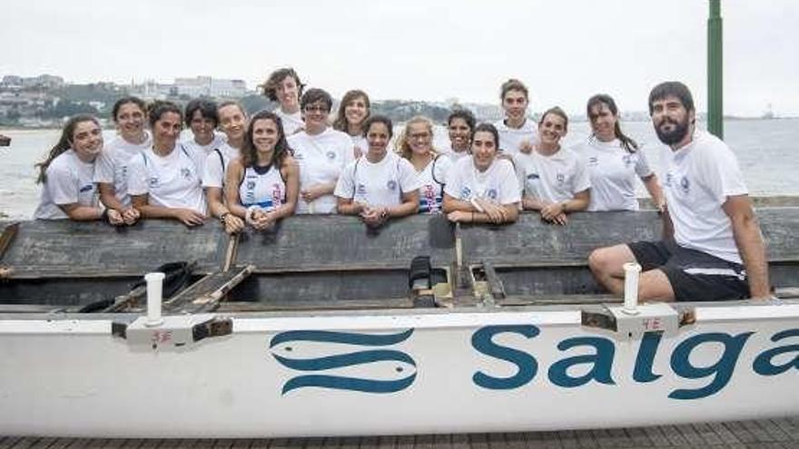 La tripulación femenina de Perillo, en Santa Cristina.