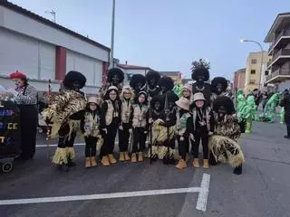 El desfile de Carnaval reúne a más de 500 inscritos y abarrota Llanes: todos los premiados