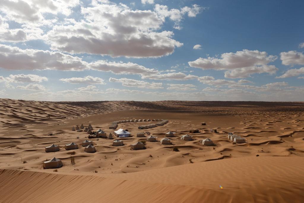Jaimas en el desierto del Sahara.