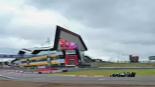 Mercedes manda en los últimos libres de Silverstone