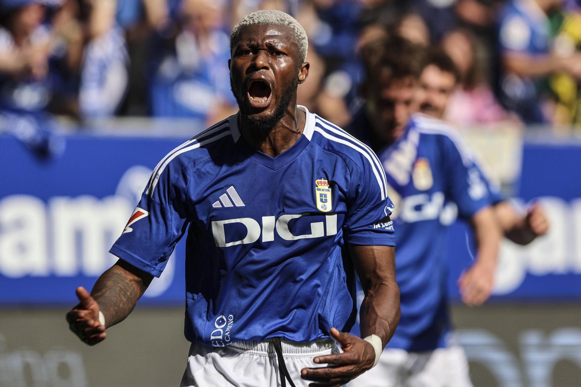 EN IMÁGENES: Ambientazo en la valiosa victoria del Oviedo contra el Zaragoza