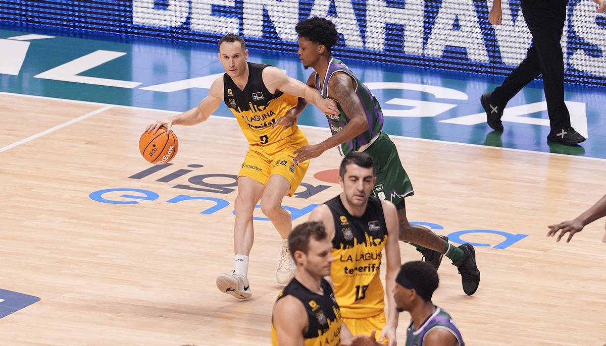 Marcelinho Huertas, durante el duelo de la pasada temporada entre Unicaja y La Laguna Tenerife en Málaga.