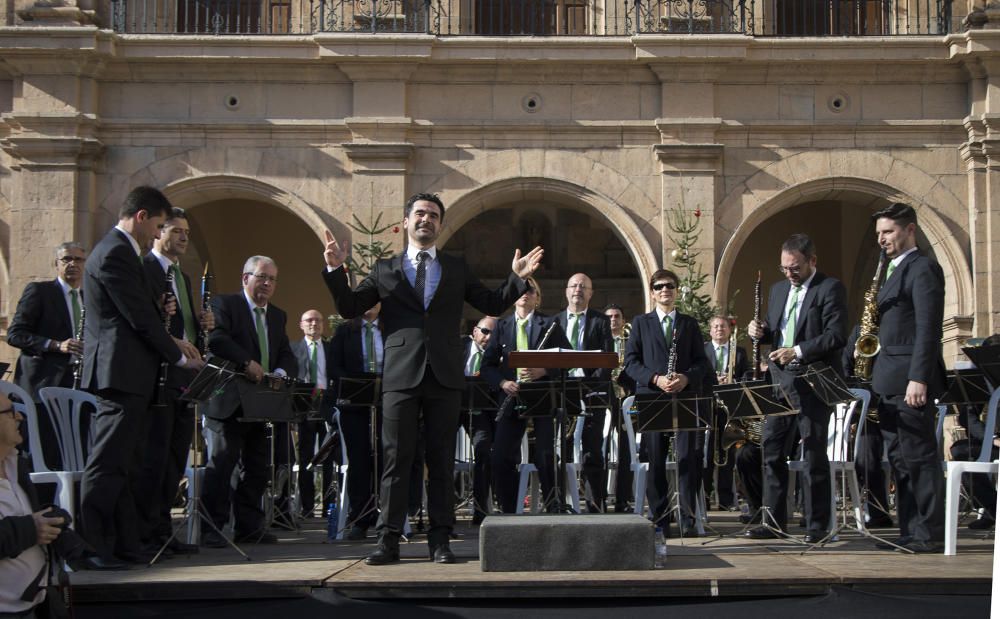 Avtos del Día de Constitución en la plaza María Agustina y plaza Mayor de Castelló