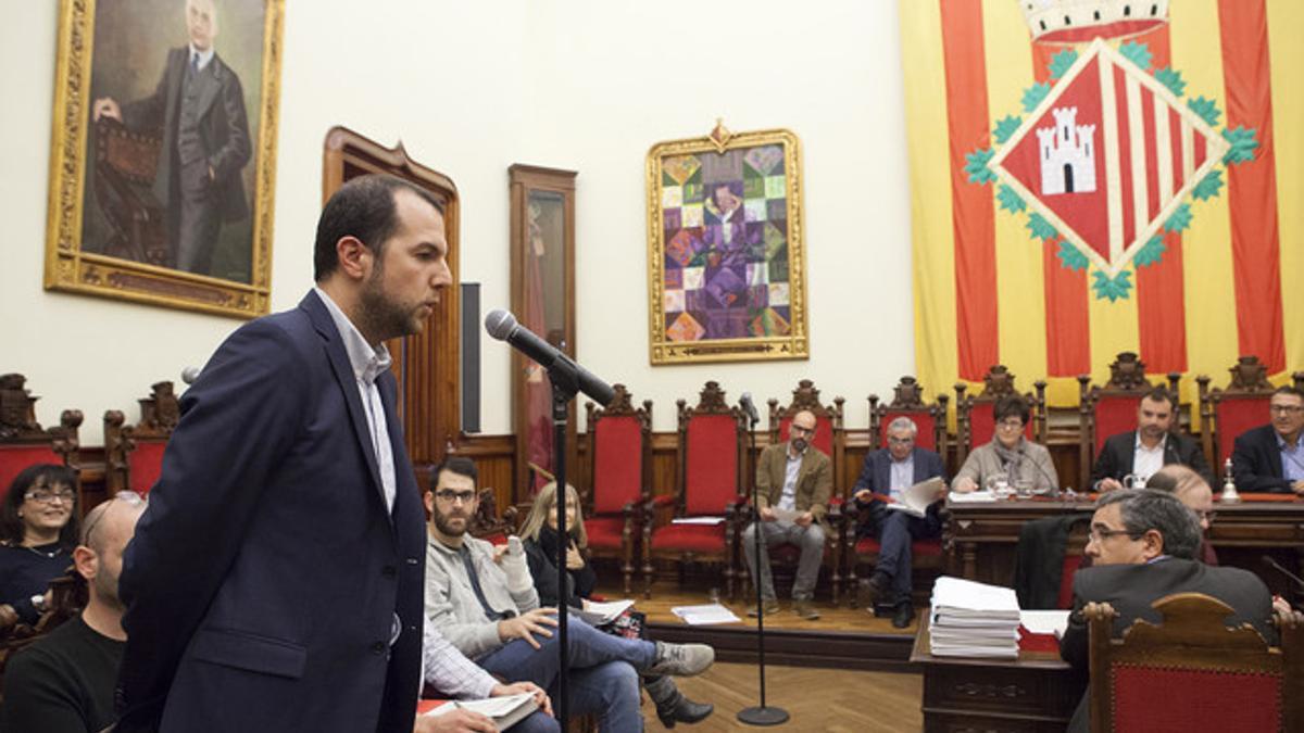 Alejandro Rodríguez toma posición del acta de concejal