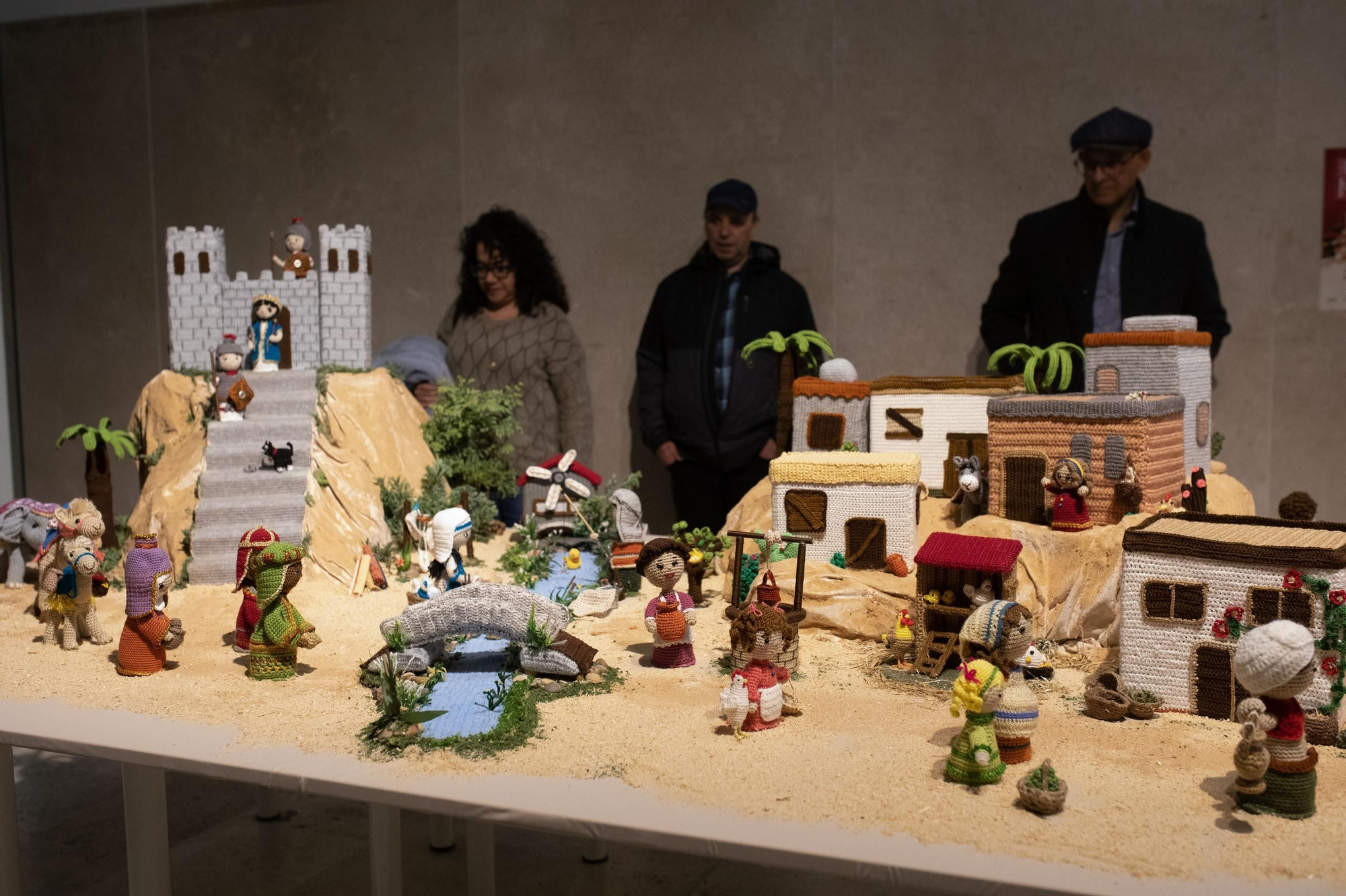 GALERÍA | Belén “Al hilo de Navidad” de la Asociación Cultural “El Portal de San Vicente”