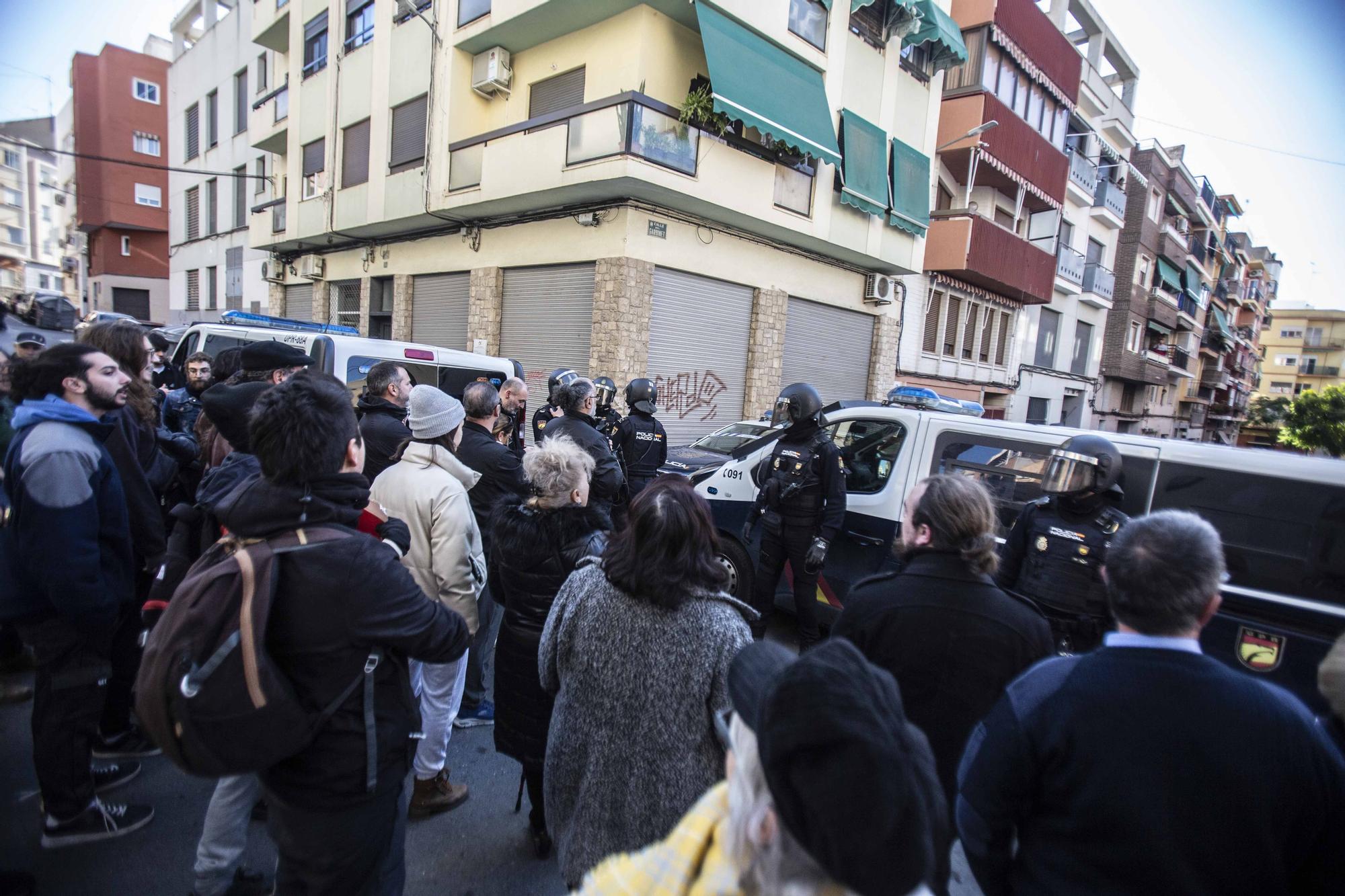 Tensión en Alicante por el desahucio a una pensionista en una vivienda propiedad de un fondo buitre