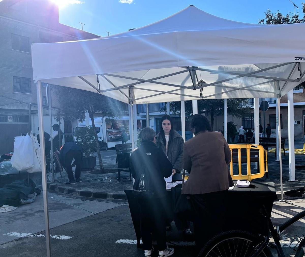 Vecinos presentando sus propuestas.