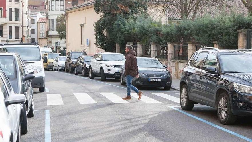 Paso de peatones situado frente al colegio Arias Gonzalo en la calle Pablo Morillo.