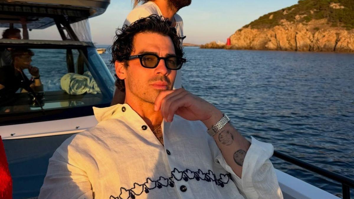 Joe Jonas durante sus vacaciones en la costa de Xàbia.