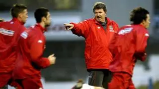 John Toshack, leyenda del Liverpool y exentrenador del Real Madrid, es diagnosticado con demencia