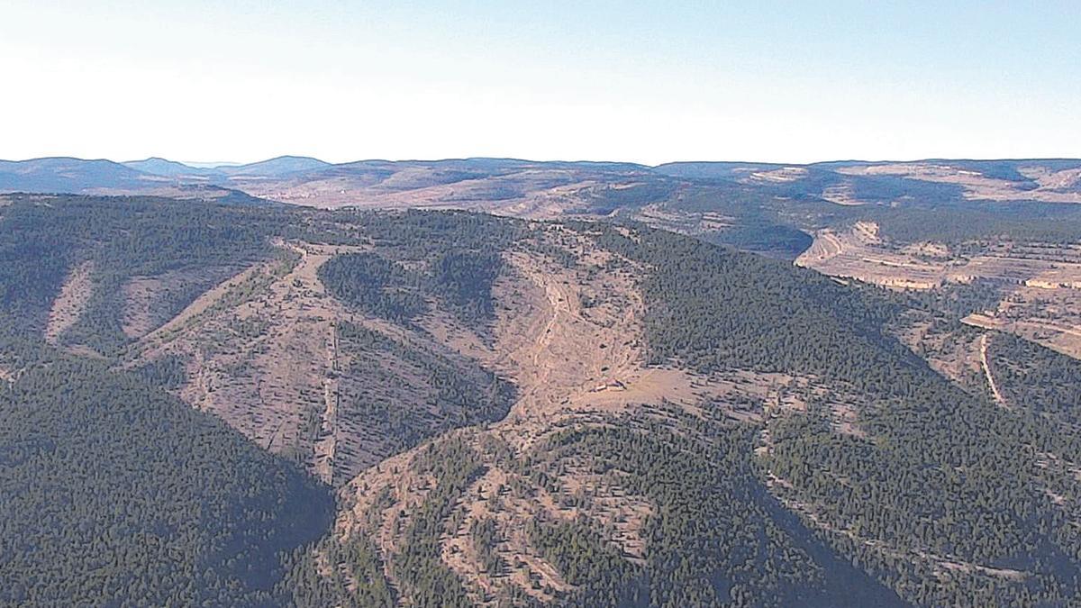 Vista aérea de un paisaje del Maestrazgo, donde Forestalía promovió el mayor poryecto eólico de España, ahora en manos de CIP.