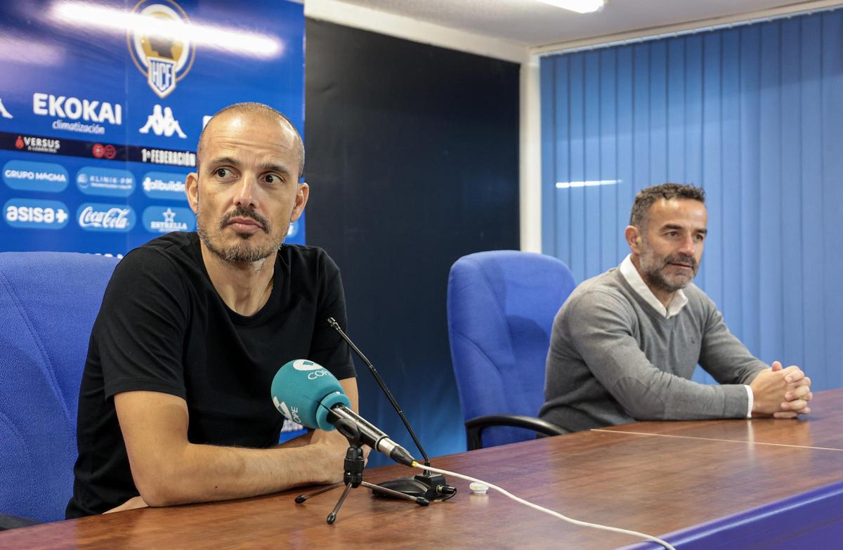 Presentación de Beto Company como entrenador del Hércules la semana pasada en presencia de Paco Peña, en Alicante.