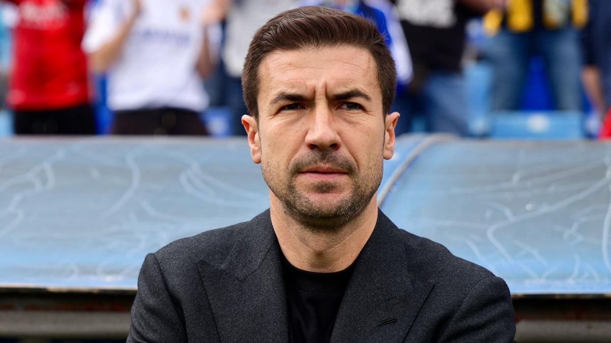 Gabi, en el banquillo de La Romareda antes de comenzar el partido de este sábado.