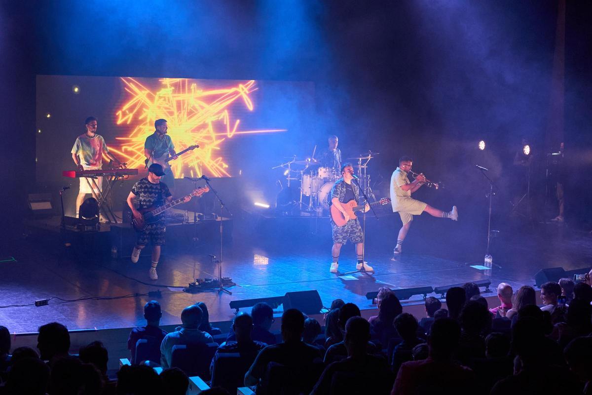 Un concert del Doctor Prats dins el Festivalot a l'Auditori de Girona.